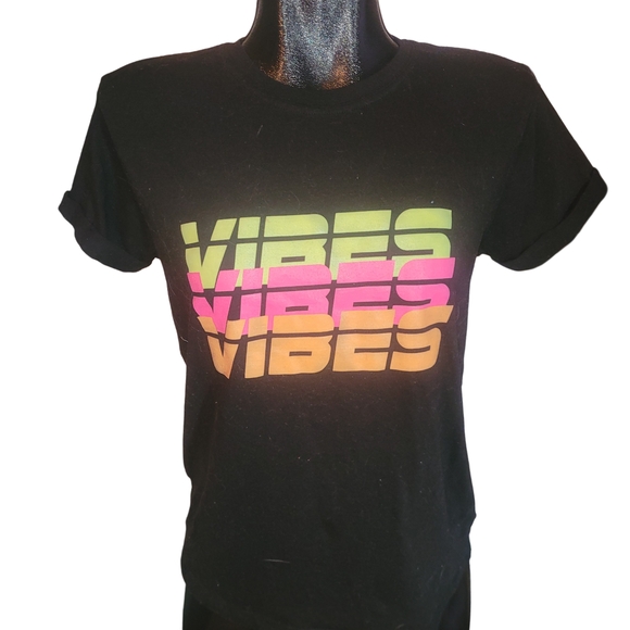 Streetwear Society Tops - Streetwear Society Black T-Shirt with Multicolor Vibes Print Size M